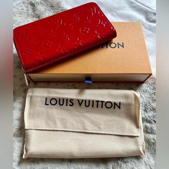Louis Vuitton Handbags - Louis Vuitton Zippy Wallet in Red Vernis